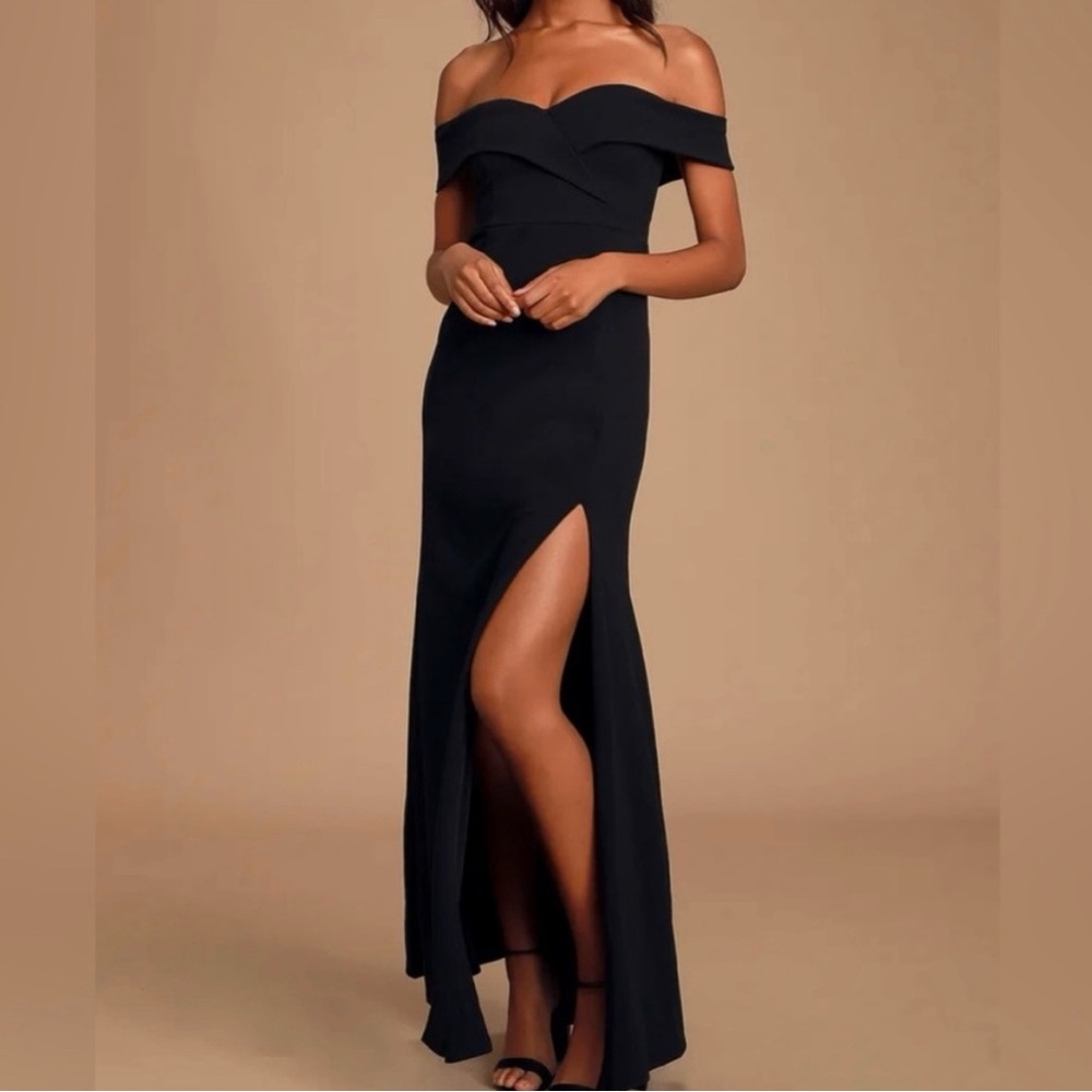 BRAND NEW Lulus Formal off the shoulder dress!